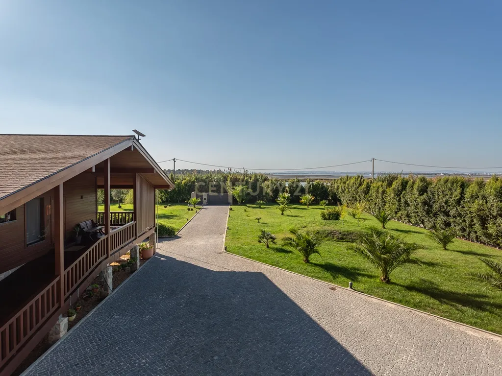 Moradia Isolada em Sarilhos Grandes com Vista para o Rio e Jardim Privado - Image 82